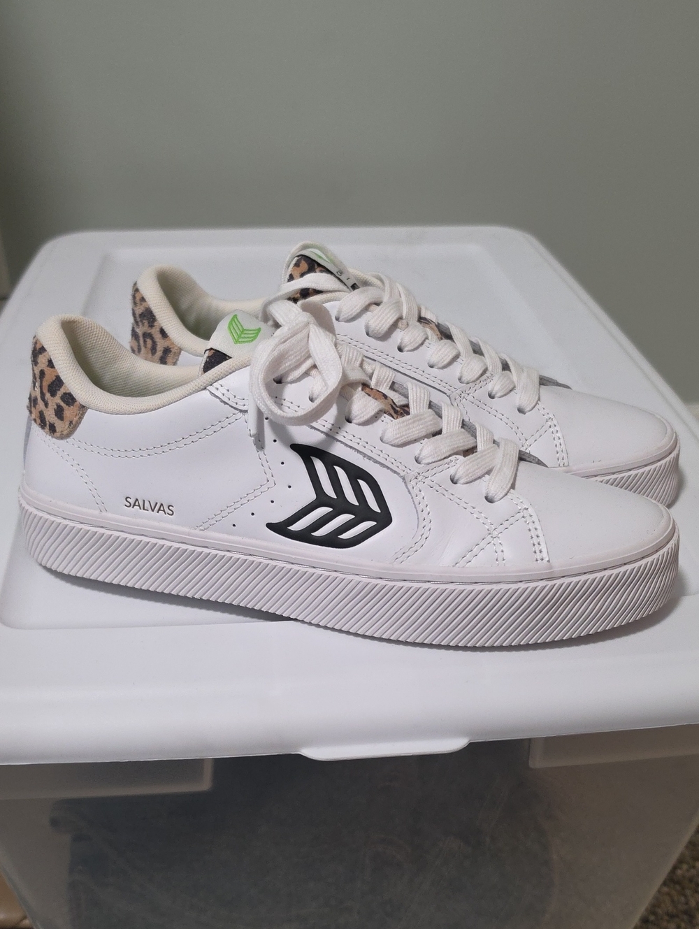 Cariuma White Leather Sneakers with Leopard Heel and Black Logo